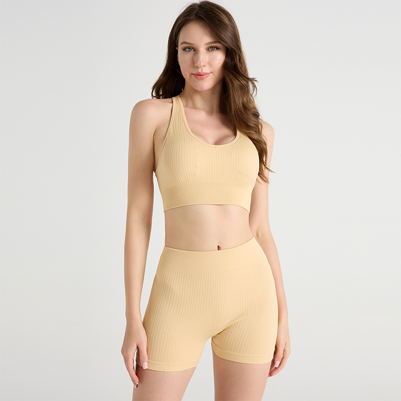 Trajes deportivos cortos beige sin costuras para levantar la barriga y la cadera