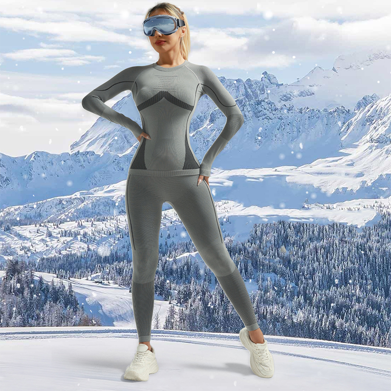 Traje de esquí con ropa interior térmica favorecedora de material elástico para mujer