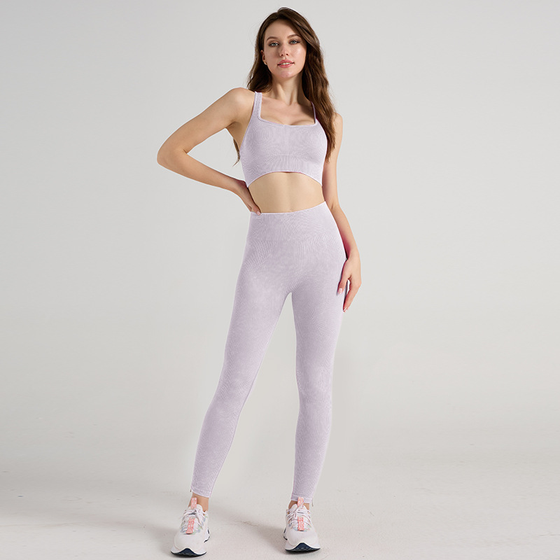 Trajes deportivos minimalistas modernos sin mangas