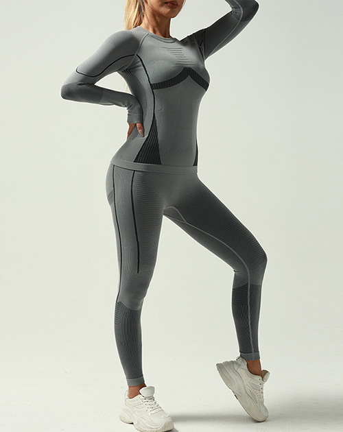 Traje de esquí con ropa interior térmica